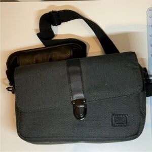 ROOT CAMERA SLING BAG